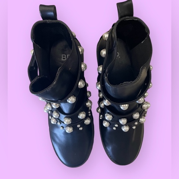 BP KORA 2 LUG CHELSEA LUG PEARLY BEADED ANKLE BOOTS - Picture 2 of 8